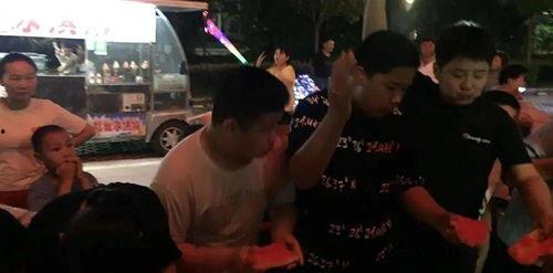 网红游戏吃瓜群众叫什么,揭秘网红游戏“吃瓜群众”背后的趣味与热度 第3张 网红游戏吃瓜群众叫什么,揭秘网红游戏“吃瓜群众”背后的趣味与热度 第3张