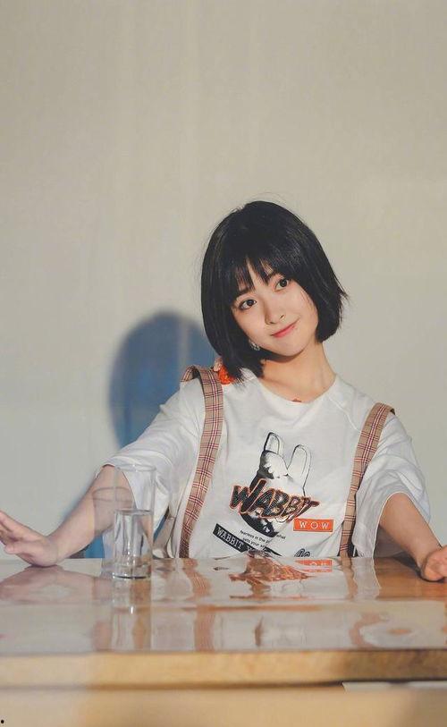 娱乐圈爆料沈月,沈月恋情曝光，神秘男友身份引热议  第3张