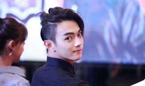 四字男星恋情圈内爆料,恋情细节引发热议  第3张